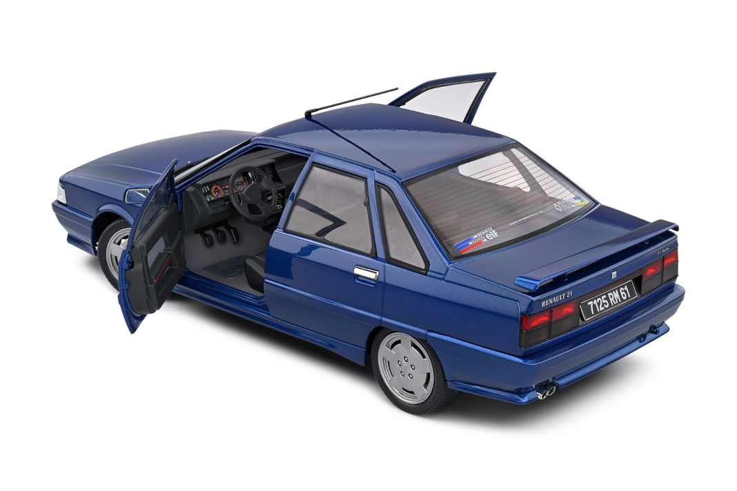 Das kennen wir schon: Bei den Solido-Modellen in 1:18 lassen sich die beiden vorderen Türen öffnen und die Vorderräder sind lenkbar umgesetzt ] Foto: Werk