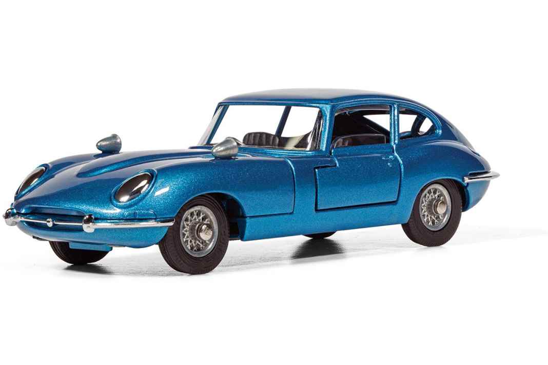 Der Die-Cast-E-Type hat bewegliche Türen und Hauben