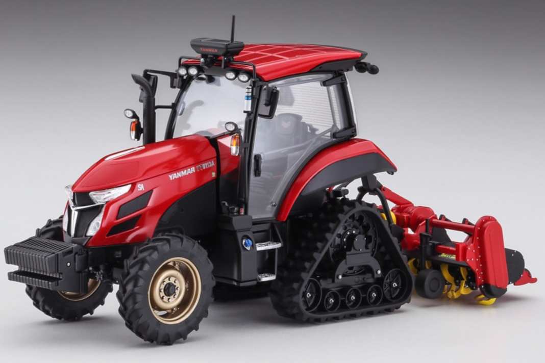 Am Yanmar-Schlepper ist neben dem Vertikutierer im Heck der Raupenantrieb eine Besonderheit des Hasegawa-Kits in 1:35 ] Foto: Werk