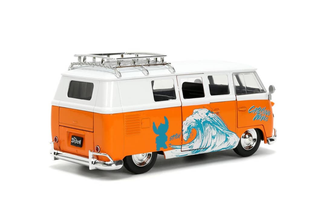 Dieser zweifarbige VW T1 im Maßstab 1:24 macht die Welle. Auch in Sachen Dekoration. ] Foto: Jada Toys