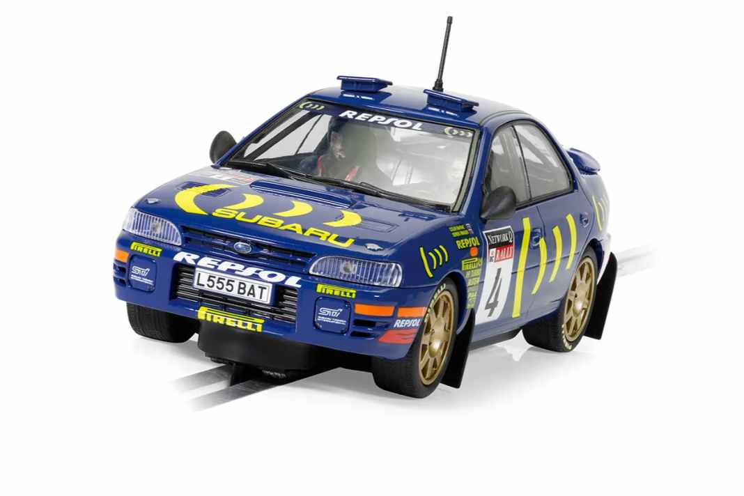 Der neue Scalextric-Subaru zeigt auf der Schitzpiste jede Menge Drift-Talent