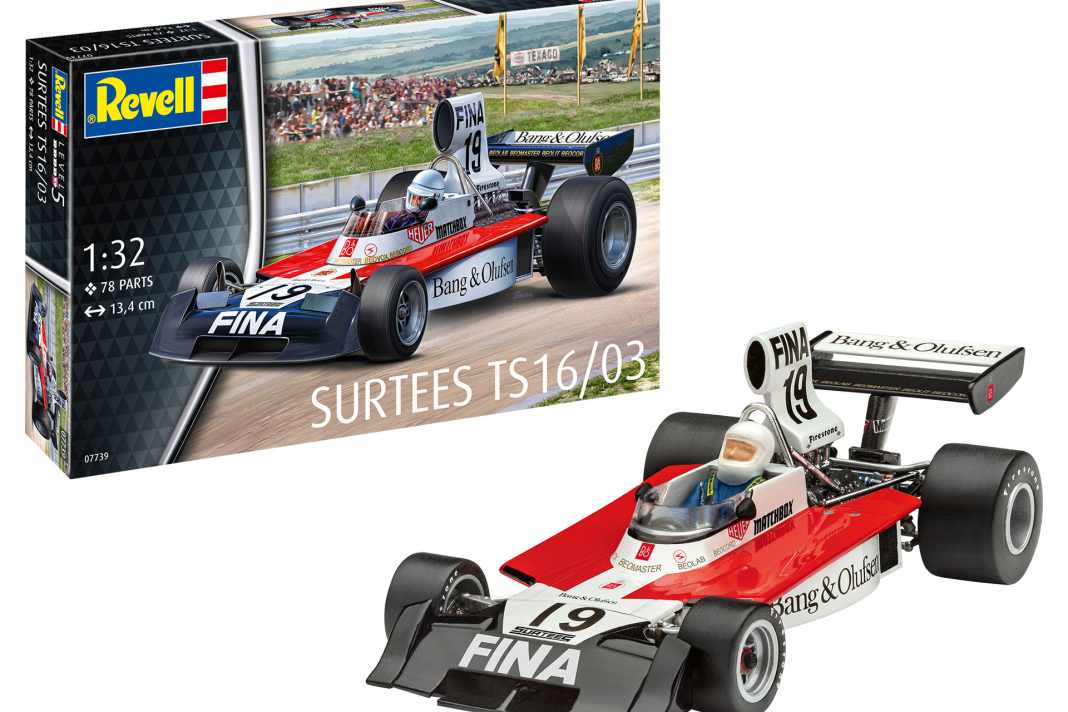 Der Plastikbausatz des Surtees TS16-03 kommt in der Slotracing-Baugröße 1:32. Matchbox gehörte damals zu den Sponsoren des Teams von John Surtees. ] Foto: Werk