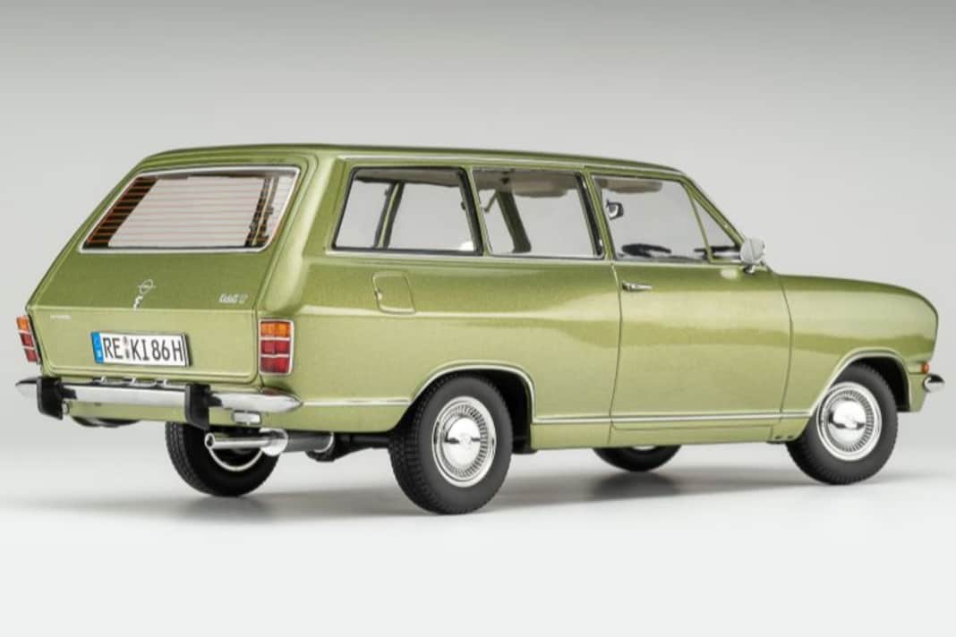 Die Farbe Schilfgrün steht dem Zinkdruckgussmodell des Opel Kadett Caravan von Touring Modelcars ganz ausgezeichnet. Der Chromzierrat auch. ] Foto: Werk