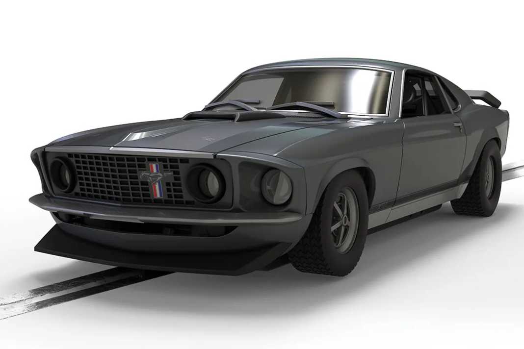 Auch der graue Ford Mustang Fastback Boss 429 von John Wick kommt im Maßstab 1:32 für die Autorennbahn