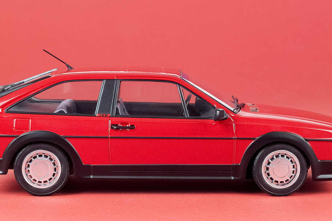 Modelissimo verkauft den VW Scirocco zunächst in Rot und als 16V-Version mit passenden Sportsitzen