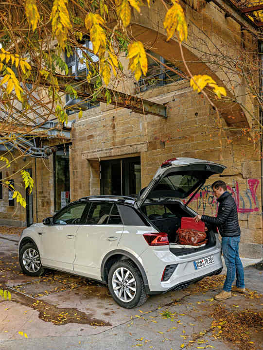 Auch der Nutzwert kommt nicht zu kurz: 392 bis 1.237 Liter Stauraum und ein serienmäßig höheneinstellbarer Ladeboden sorgen dafür