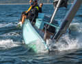 Mal wartete Bilderbuchwetter auf die zwölf Juroren, mal Gewitterfronten. Am selektivsten zeigte sich die Kieler Außenförde, mit typischer Hacksee und 6 Beaufort, die vor allem den Daysailern zu schaffen machten.
