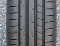 Dunlop Sport Maxx RT2: Seit Jahren auf dem Markt und immer weiterentwickelt, vermag der Sport Maxx der Konkurrenz noch immer Paroli zu bieten. Für einen der vordersten Plätze ist er aber nicht ausbalanciert genug. So spielt er zwar bei Nasshandling und Kurven- Aquaplaning in der Oberliga mit, patzt aber beim Nassbremsen. Sportfahrer erhalten aber dennoch einen rundum guten, wenn auch nicht absoluten Spitzen-Reifen. Preis: ca. 142 Euro