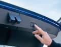 Die elektrische Heckklappe nebst „Fußkick“- Sensor, Alarmanlage und „Keyless Access“ ist nun auch für den T-Roc bestellbar. Kostenpunkt: 970 Euro