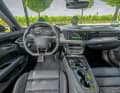 Hochwertiges Cockpit mit umfangreicher Serienausstattung – wie 3Z-Climatronic, Navi, Ambientelicht und Bang&Olufsen- Soundsystem