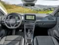Der T-Roc wird erwachsen – die peppigen Dekorblenden sind passé, das neue Cockpit besticht mit Ergonomie, Wertigkeit und Eleganz