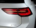Wer beim Golf das IQ.Light für 1.125 Euro hinzu bucht, bekommt LED-Matrix vorn und dynamische Blinker hinten
