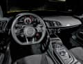 So geht Supersportler: Die R8-Anzeigen sind im Audi Virtual Cockpit konzentriert, stilprägend eingerahmt von einem Monoposto