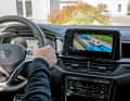 Wie ein kleines Tablet thront der Infotainment- Bildschirm nun auf dem Armaturenträger