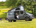 Nach Herzenslust lassen sich die Camper von KEC individualisieren, doch schon im Basistrimm haben der Mountaineer Adventure (ab 78.500 Euro) und der am Beil im Heck erkennbare Mountaineer Grand Adventure (ab 85.000 Euro) eine Menge zu bieten
