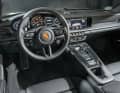 Horizontal geprägtes, sportlich-nüchternes 911- Cockpit mit perfekter Ergonomie