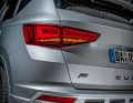 Der 2021er Ateca ist von hinten an der geänderten Leuchtengrafik und den neuen Stoßfängern zu erkennen. Die edle Akrapovic- Abgasanlage (3.860 Euro) sorgt für sportlichen Klang, wird aber nie aufdringlich