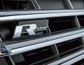 Beim Dauertest-Touareg Modelljahr 2019 waren die R-Line-Pakete bereits ab der Basis optional erhältlich. Ab dem Modelljahr 2021 sind sie den Linien „Atmosphere“ und „Elegance“ vorbehalten, die wurden zudem neu sortiert