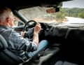 Die Performance des Audi RS E-Tron GT ist beeindruckend. Auf kurvenreichen Landstraßen fegt der serienmäßig mit Quattro-Antrieb, Hinterachslenkung und elektrischen Hinterachsdifferenzial ausgerüstete Elektro- Sportler äußerste präzise um die Ecken. Die beiden E-Maschinen sorgen für den entsprechenden Vortrieb
