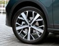 Eines von drei neuen Räder-Designs ist das filigran gestaltete 18-Zoll-Modell (680 Euro) mit 215/45er Bereifung