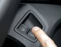 Klassische Tanksysteme verbieten sich im PHEV – aufgrund schlechter Regeneration des Aktivkohlefilters. Hier kommen Drucksysteme zum Einsatz, die vor dem Tanken per Taste entlüftet werden