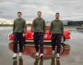 Jonas Urbig, Manuel Neuer und Sven Ulreich (v.l.), vor dem Audi RS e-tron GT performance