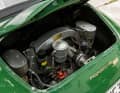 Der 1,6-Liter-Vierzylinder-Boxer im 356-Heck leistet 90 PS bei 5.500/min. Er hat leichtes Spiel mit dem rund 950 Kilo schweren Cabrio.