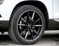 19-ZOLL-FELGE LX VON BORBET: Die einteilige Alu-Gussfelge (8Jx19) kommt schwarz matt mit glanzpoliertem Felgenhorn und glänzend gefrästen Speichen. Sie ist sportlich-elegant und top verarbeitet. (UVP 982 Euro/ Satz). Info: www.borbet.de