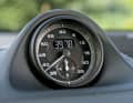 Porsche-Kenner wissen: Die analoge Stoppuhr kommt mit dem Sport-Chrono-Paket (Serie Macan T), das fahrdynamische Extras mit sich bringt