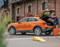 Die extravagante Form des Q3 Sportback schränkt den Alltagsnutzen nicht ein, die verschiebbare Rückbank sorgt für zusätzliche Variabilität