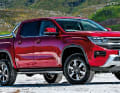 Im „PanAmericana“-Trimm, hier mit den serienmäßigen 18-Zöllern und All-Terrain-Reifen, ist der Amarok ein knallharter Geländegänger – ganz im Gegensatz zu den meisten SUVs auf unseren Straßen
