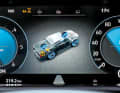 Das volldigitale Fahrerdisplay (ab „Style“) zeigt hier die gesperrte Hinterachse an