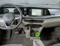 Digitale Instrumente, ein luftig-helles Ambiente und eine makellos-saubere Verarbeitung – im T7-Cockpit fühlt man sich auf Anhieb wohl