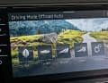 8-Zoll-Touchscreen in Serie. Mit dem sehr empfehlenswerten DCC- Adaptivfahrwerk zieht auch eine Fahrprofilauswahl mit ein