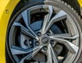 Der A3 SB S-Line rollt in Serie auf 17-Zöllern vor, am Testwagen waren 18-Zoll-Alus im 5-Y-Speichen- Design in Grafitgrau glanzgedreht mit 225/40er-Reifen für 1.050 Euro montiert