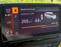 Der Batteriefüllstand wird neben dem Fahrerdisplay auch im Multimediasystem angezeigt