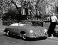 1954 entstehen die ersten 356 Speedster, eine eigens für den US-Markt konzipierte Leichtbauversion, die dort mit einem Grundpreis von rund 3.000 US-Dollar zum Verkaufserfolg wird