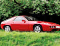 Mit dem 928 stellt Porsche im Frühjahr 1977 einen luxuriösen Gran Turismo mit Alu-V8 vor