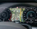 Das Digital-Cockpit mit wählbaren Info-Profilen glänzt durch eine gestochen scharfe Darstellung