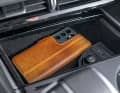 Kabelloses Laden des Smartphones kommt mit dem Connectivity- Paket für 995 Euro, das auch App-Connect (Car Play, Android Auto), die Telefonschnittstelle „Business“ und USB-C-Schnittstellen enthält