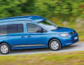Der Reimo-Camper baut auf dem fünfsitzigen Caddy Maxi Life oder Style auf. Auf dem kurzen Radstand lässt sich das kleine Reisemobil nicht realisieren