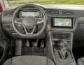 Obwohl das aktuelle Tiguan-Cockpit einiges an Digitalem und vieleTouch-Bedienflächen bietet, gibt es keine Rätsel auf