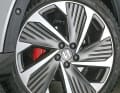 18-Zoll-Alufelgen im Design „Performance 26/1“ Cosmo Grau mit Reifen der Dimension 215/45 R 18 kosten 760 Euro Aufpreis. Serie sind beim FR 17-Zoll-Alus