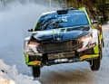 Sprung aufs Podest: Bei der Rallye Schweden 2023 fliegen Oliver Solberg und Elliott Edmondson zum WRC2-Sieg