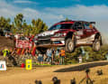 Hoch hinaus: Bei der Rallye Sardinien zählen auch die Flugeigenschaften eines Autos