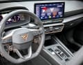 Fahrerorientiertes Cockpit mit ergonomisch geformtem, höchst griffigem Multifunktionslenkrad