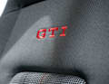 Sitzbezüge aus Karostoff gehören unbedingt zum GTI, optional wird Leder angeboten