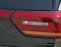 Dank des Facelifts darf nun auch der innere Teil des Rücklichts leuchten, zudem gibt es eine neue Animation beim Öffnen und Schließen des Fahrzeugs