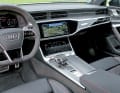Total digital: Klassische Tasten und Knöpfe finden sich im Cockpit kaum noch – immerhin geben die Touchflächen ein haptisches und akustisches Feedback