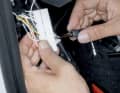 33 Vorhandene Pins gemäß Anleitung aus den Kontaktblöcken auswerfen